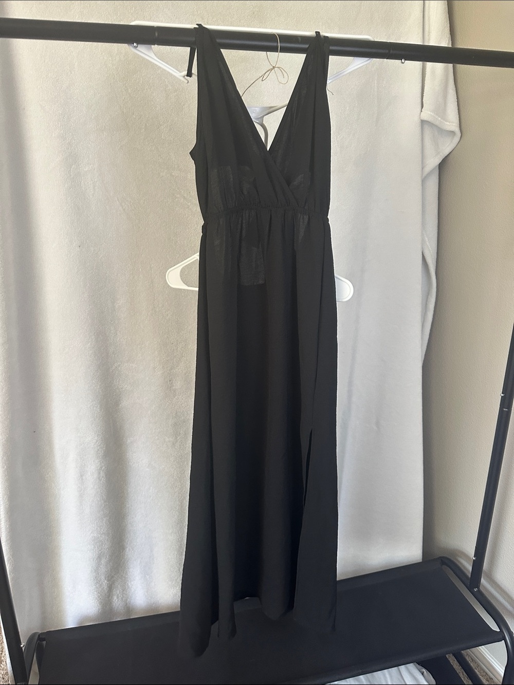 SHEIN Black V-Neck Sleeveless Maxi Dress